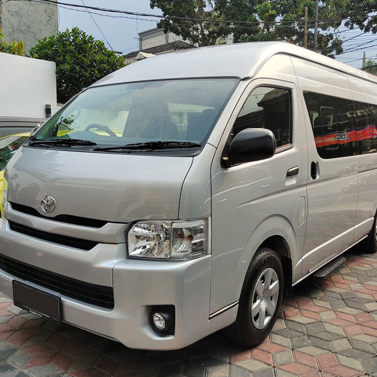Sewa Mobil Hiace Commuter
