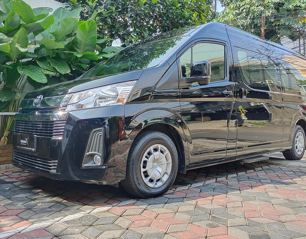 Sewa Mobil Hiace Premio Luxury
