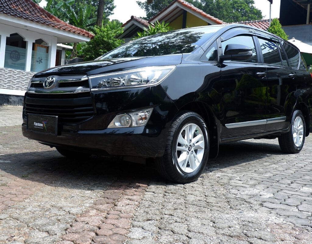 Sewa Mobil Innova Reborn