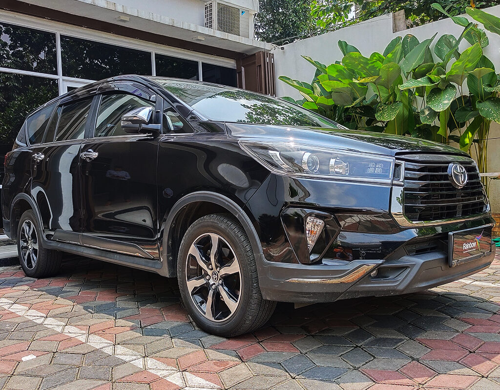 Sewa Mobil Innova Venturer