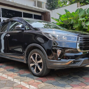 Sewa Mobil Innova Venturer