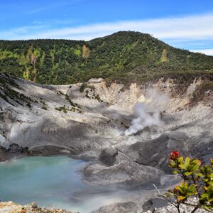 Melihat Keajaiban Alam Tangkuban Perahu Landmark Bersejarah di Bandung