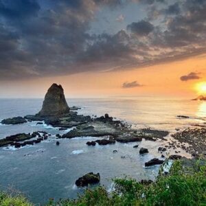Menikmati Keindahan Pantai Papuma, Surga Tersembunyi di Jember