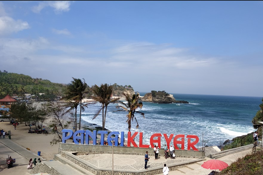 Menyusuri Keindahan Pantai Klayar, Surga Tropis di Pacitan
