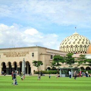 Wisata Religi di Masjid Agung Bandung, Jejak Sejarah Islam di Jawa Barat
