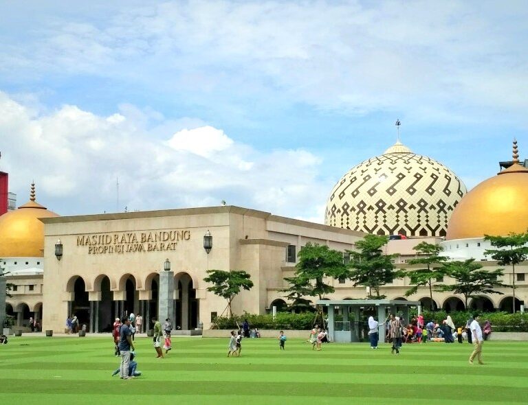 Wisata Religi di Masjid Agung Bandung, Jejak Sejarah Islam di Jawa Barat